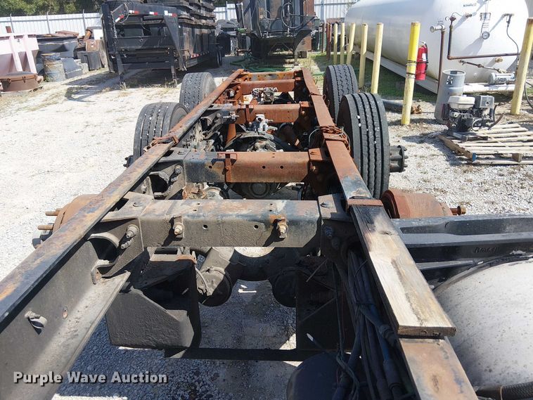 image for item DJ7828 2012 Peterbilt 388 truck cab and chassis