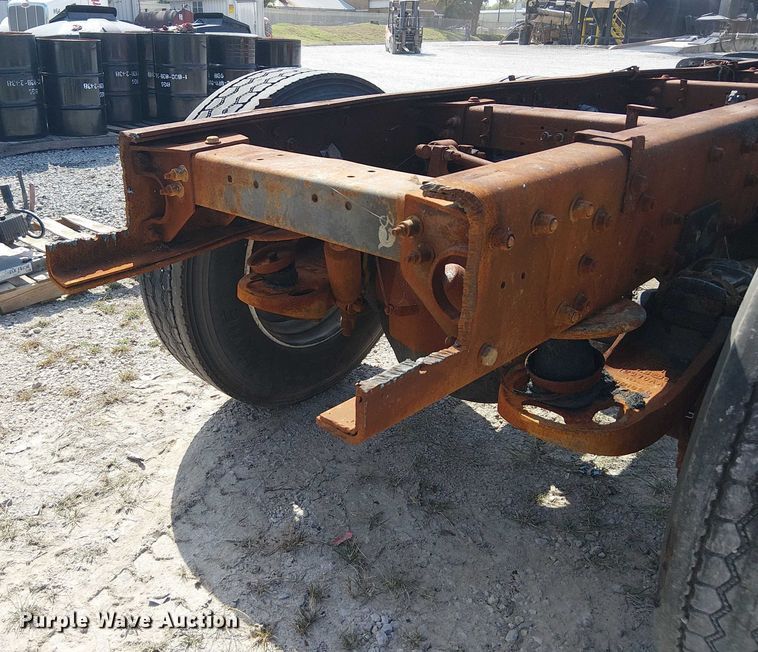 image for item DJ7828 2012 Peterbilt 388 truck cab and chassis