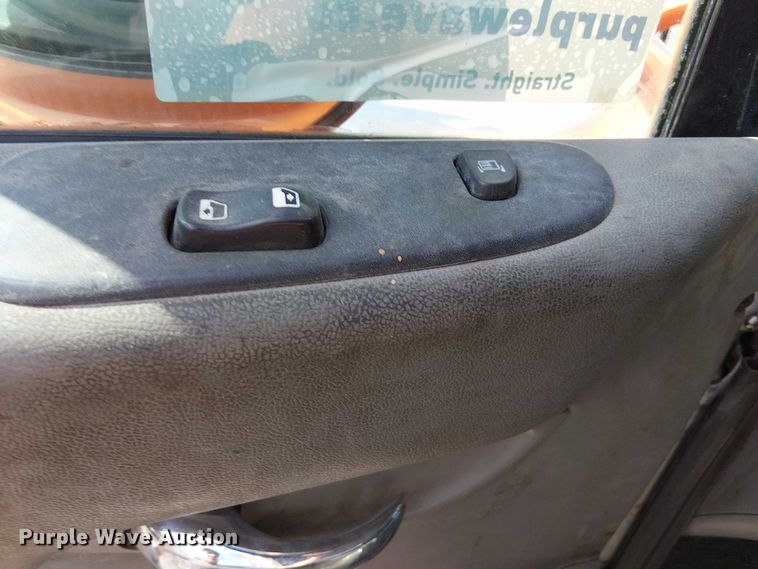 image for item DJ7828 2012 Peterbilt 388 truck cab and chassis