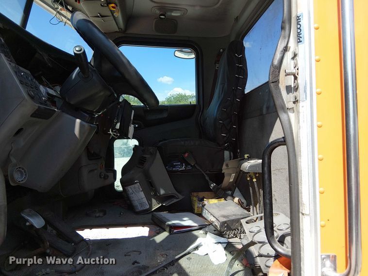 image for item DJ7828 2012 Peterbilt 388 truck cab and chassis