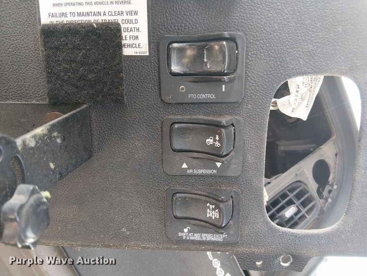 image for item DJ7828 2012 Peterbilt 388 truck cab and chassis