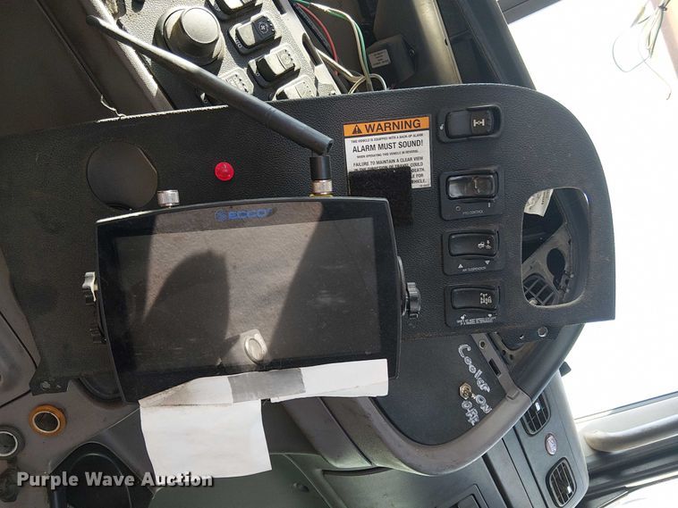 image for item DJ7828 2012 Peterbilt 388 truck cab and chassis