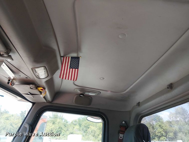 image for item DJ7828 2012 Peterbilt 388 truck cab and chassis