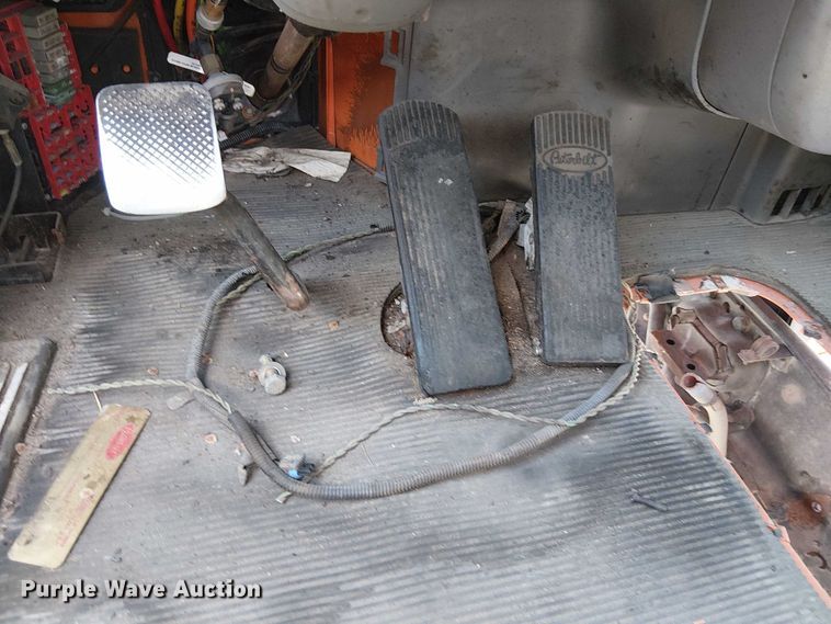 image for item DJ7828 2012 Peterbilt 388 truck cab and chassis