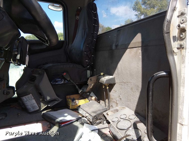 image for item DJ7828 2012 Peterbilt 388 truck cab and chassis