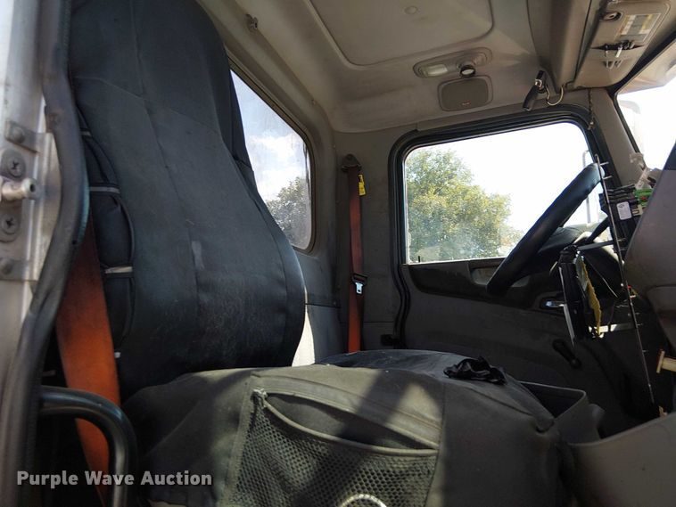 image for item DJ7828 2012 Peterbilt 388 truck cab and chassis