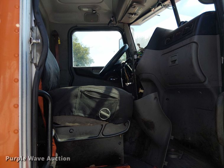 image for item DJ7828 2012 Peterbilt 388 truck cab and chassis