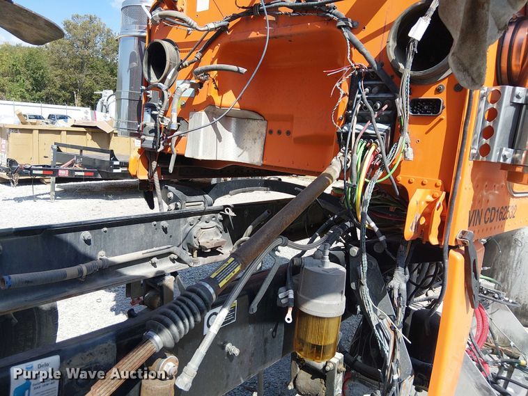 image for item DJ7828 2012 Peterbilt 388 truck cab and chassis