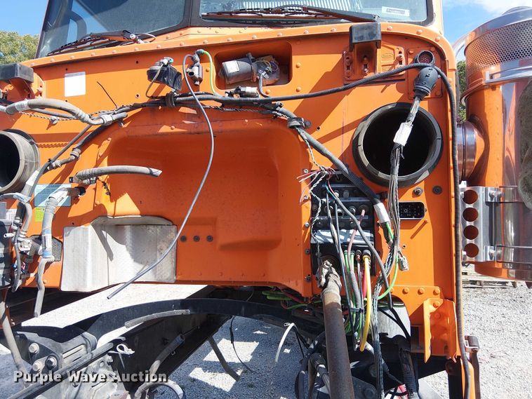 image for item DJ7828 2012 Peterbilt 388 truck cab and chassis