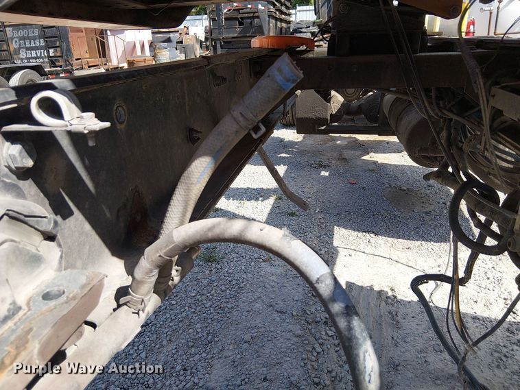 image for item DJ7828 2012 Peterbilt 388 truck cab and chassis