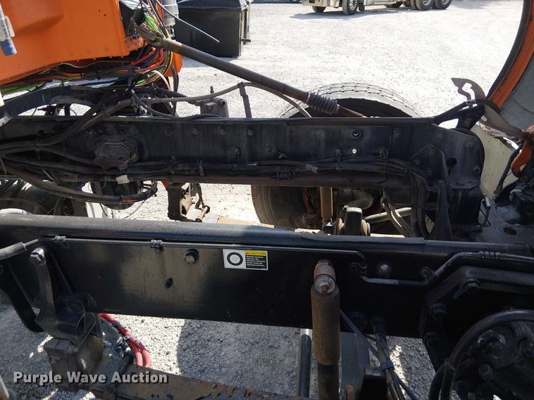 image for item DJ7828 2012 Peterbilt 388 truck cab and chassis