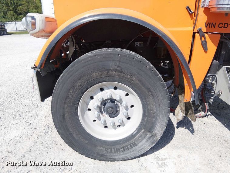 image for item DJ7828 2012 Peterbilt 388 truck cab and chassis