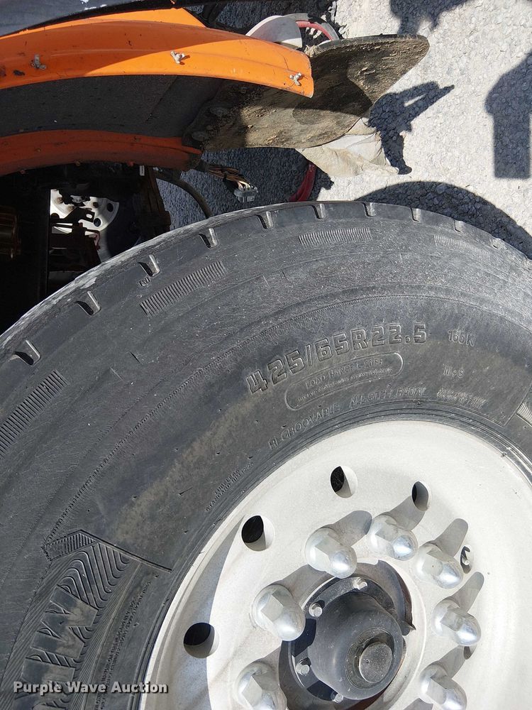 image for item DJ7828 2012 Peterbilt 388 truck cab and chassis