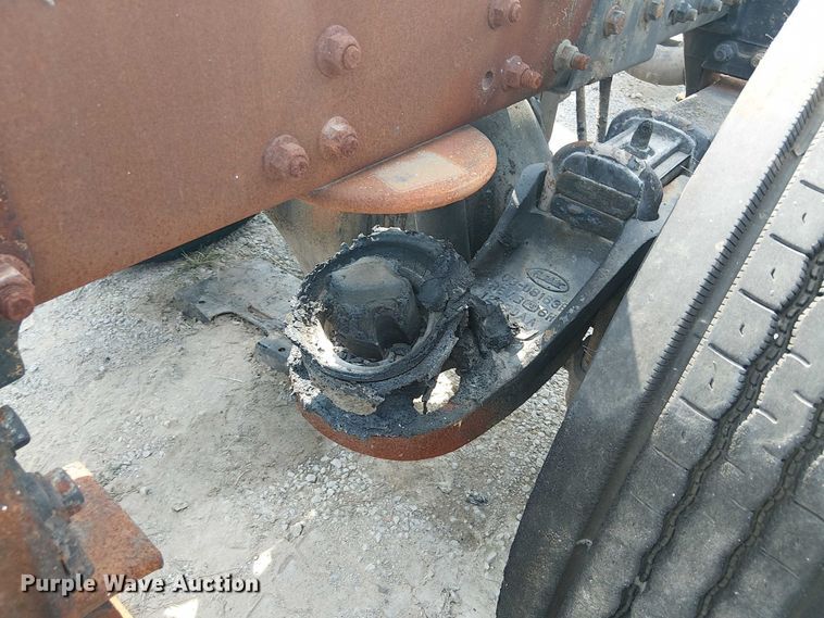 image for item DJ7828 2012 Peterbilt 388 truck cab and chassis