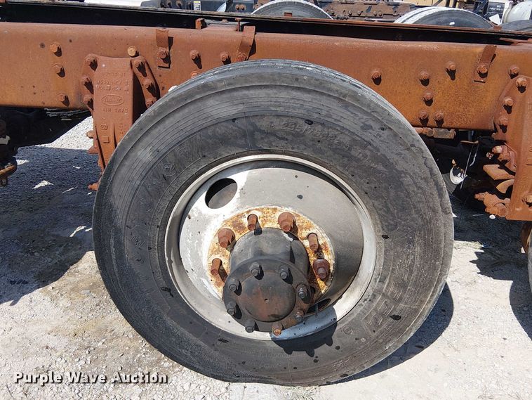 image for item DJ7828 2012 Peterbilt 388 truck cab and chassis