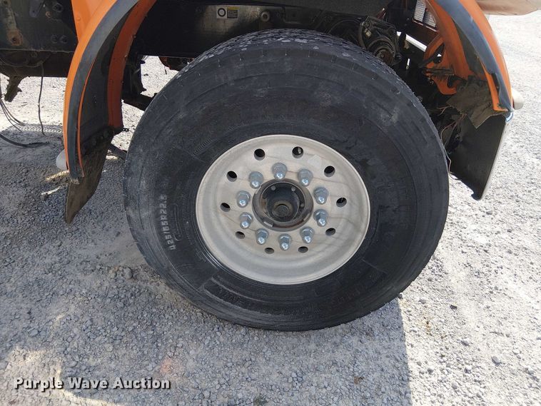 image for item DJ7828 2012 Peterbilt 388 truck cab and chassis