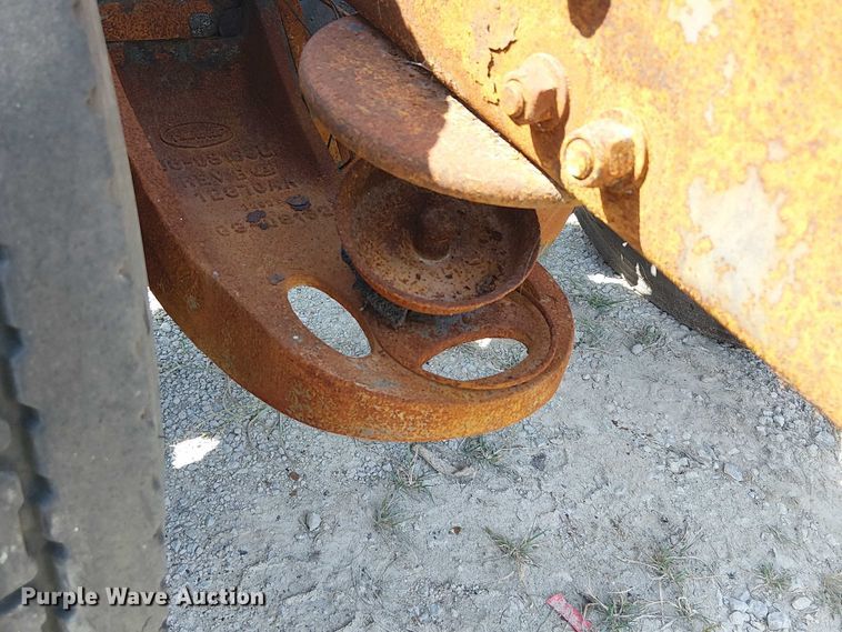 image for item DJ7828 2012 Peterbilt 388 truck cab and chassis