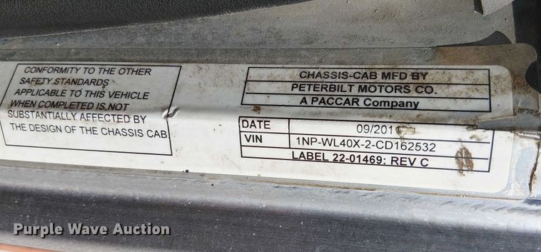 image for item DJ7828 2012 Peterbilt 388 truck cab and chassis