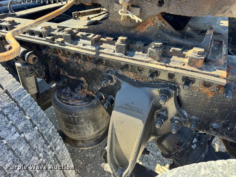 image for item DO2296 2010 Freightliner Cascadia semi truck