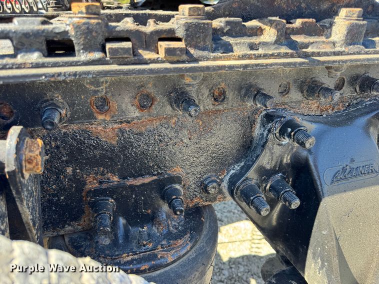 image for item DO2296 2010 Freightliner Cascadia semi truck