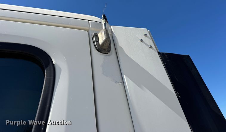 image for item DO2296 2010 Freightliner Cascadia semi truck