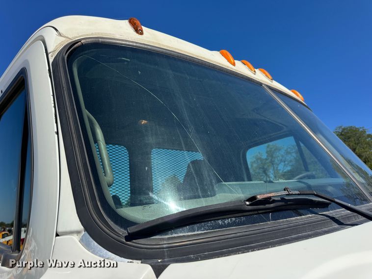 image for item DO2296 2010 Freightliner Cascadia semi truck