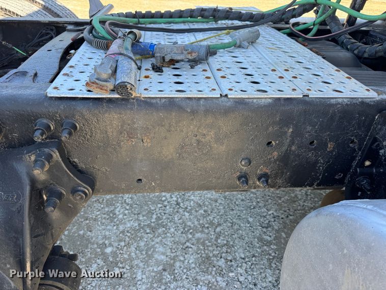 image for item DO2296 2010 Freightliner Cascadia semi truck