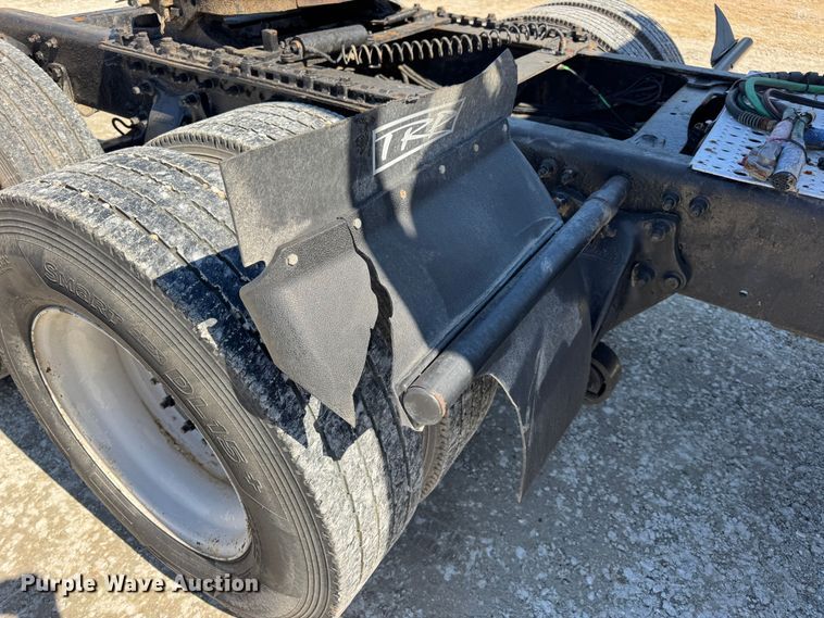 image for item DO2296 2010 Freightliner Cascadia semi truck