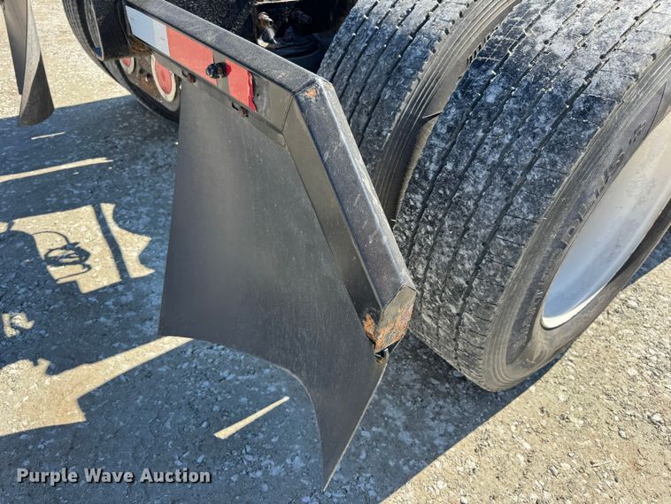 image for item DO2296 2010 Freightliner Cascadia semi truck