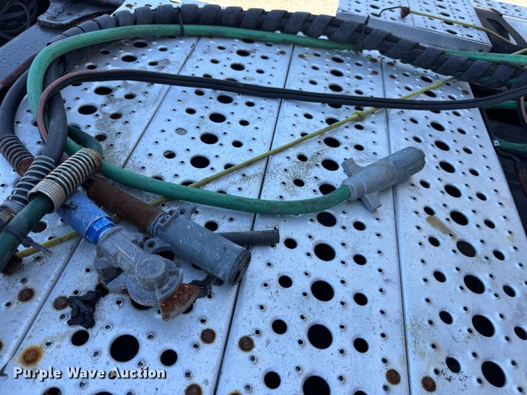 image for item DO2296 2010 Freightliner Cascadia semi truck