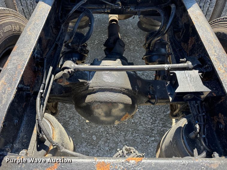 image for item DO2296 2010 Freightliner Cascadia semi truck