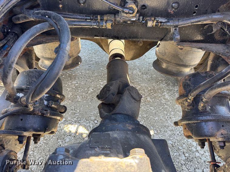 image for item DO2296 2010 Freightliner Cascadia semi truck