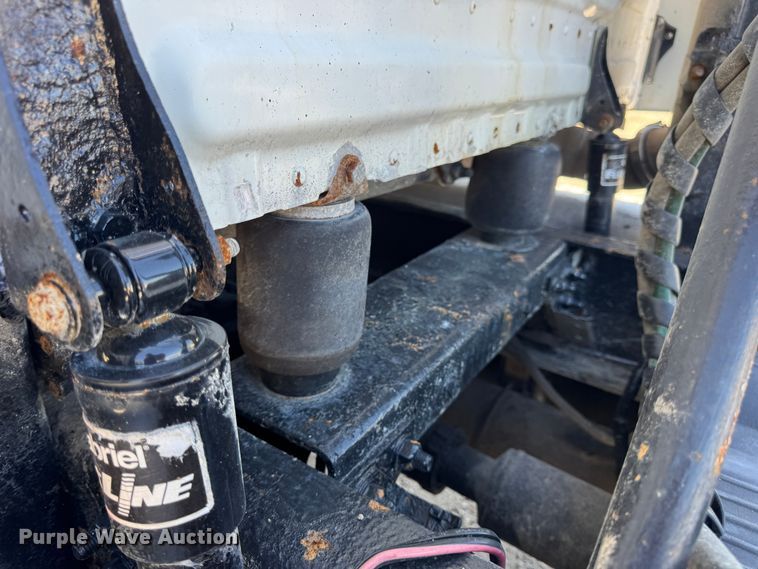 image for item DO2296 2010 Freightliner Cascadia semi truck