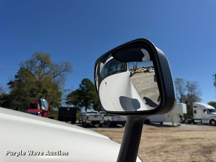 image for item DO2296 2010 Freightliner Cascadia semi truck