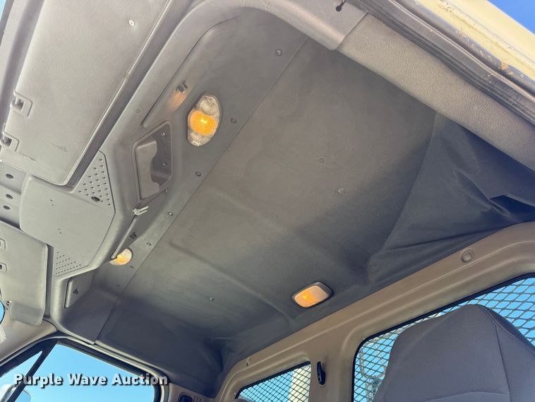 image for item DO2296 2010 Freightliner Cascadia semi truck