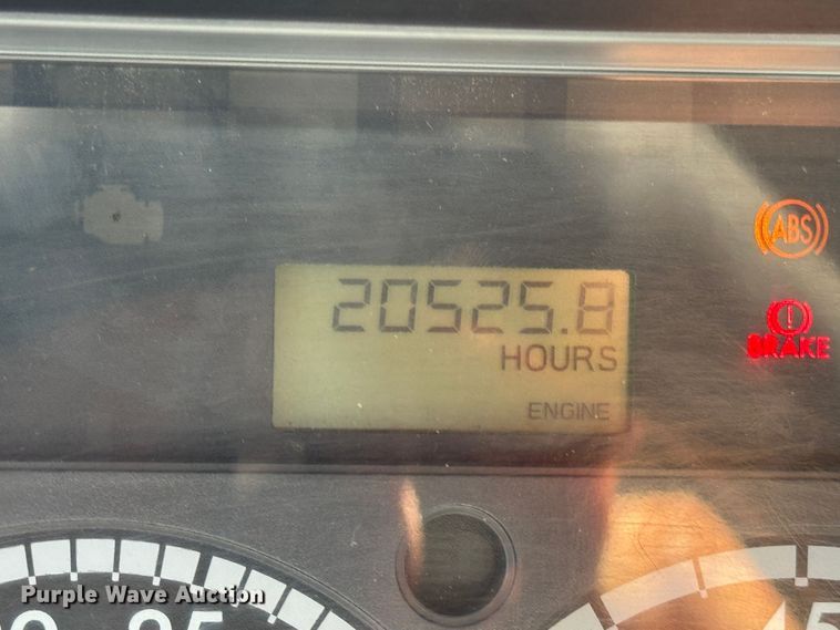 image for item DO2296 2010 Freightliner Cascadia semi truck