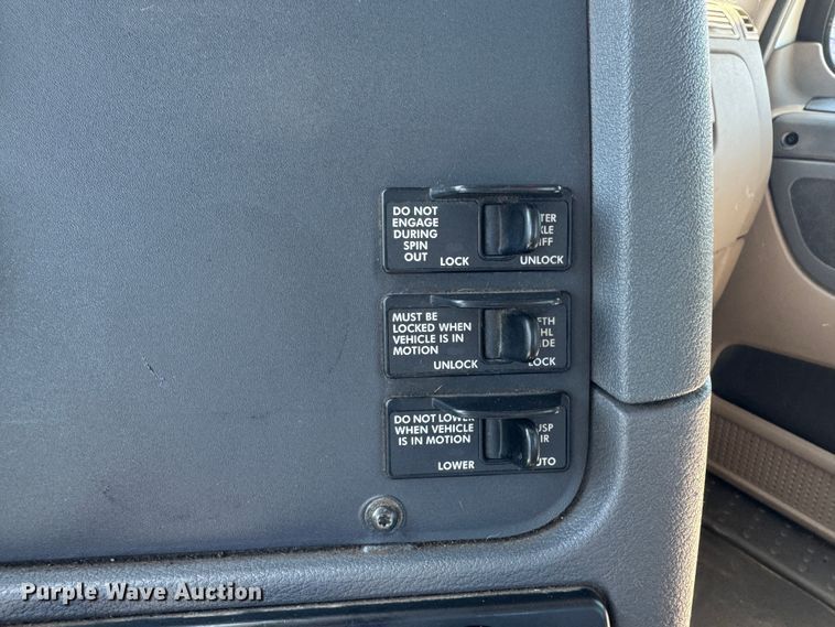 image for item DO2296 2010 Freightliner Cascadia semi truck