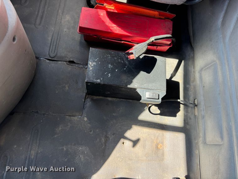 image for item DO2296 2010 Freightliner Cascadia semi truck