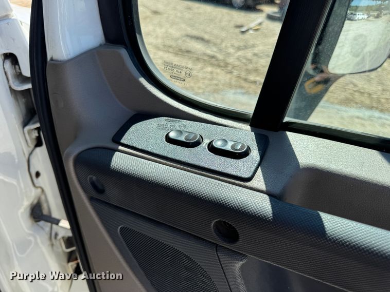 image for item DO2296 2010 Freightliner Cascadia semi truck