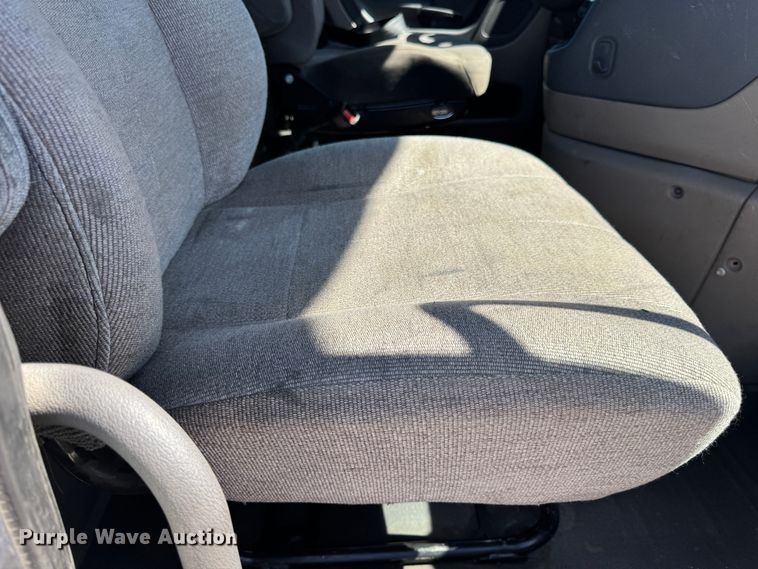 image for item DO2296 2010 Freightliner Cascadia semi truck