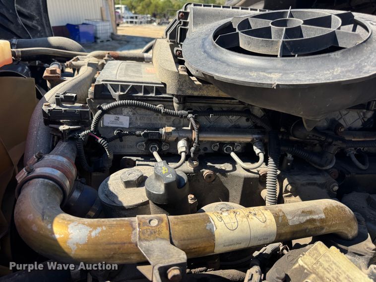 image for item DO2296 2010 Freightliner Cascadia semi truck