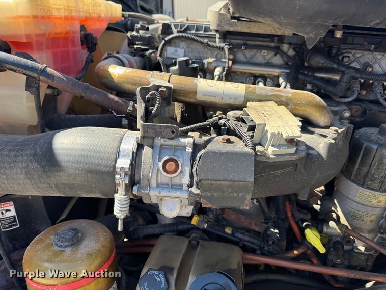 image for item DO2296 2010 Freightliner Cascadia semi truck