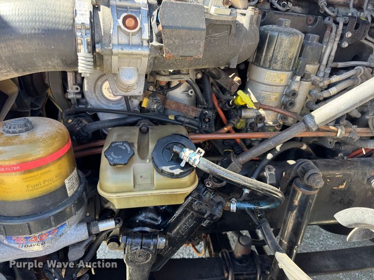 image for item DO2296 2010 Freightliner Cascadia semi truck