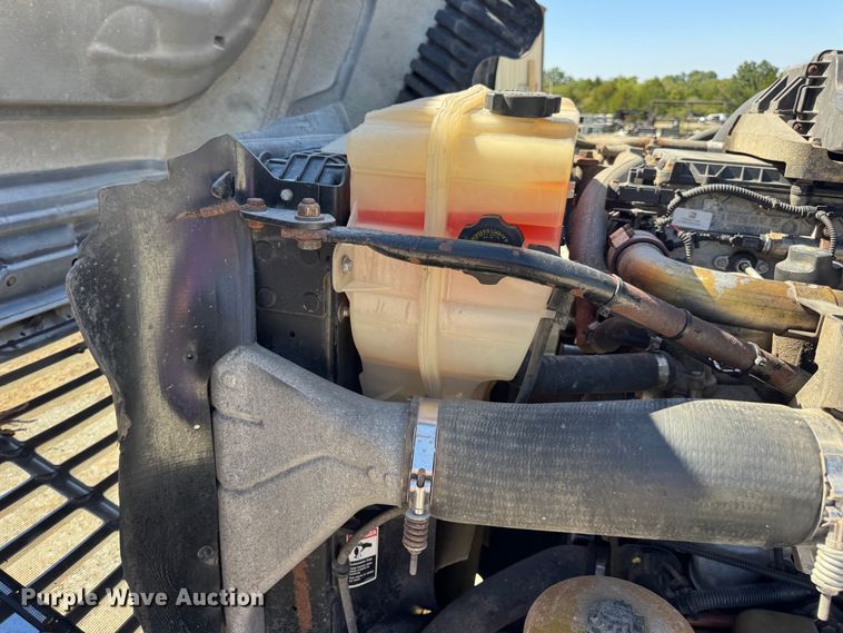 image for item DO2296 2010 Freightliner Cascadia semi truck