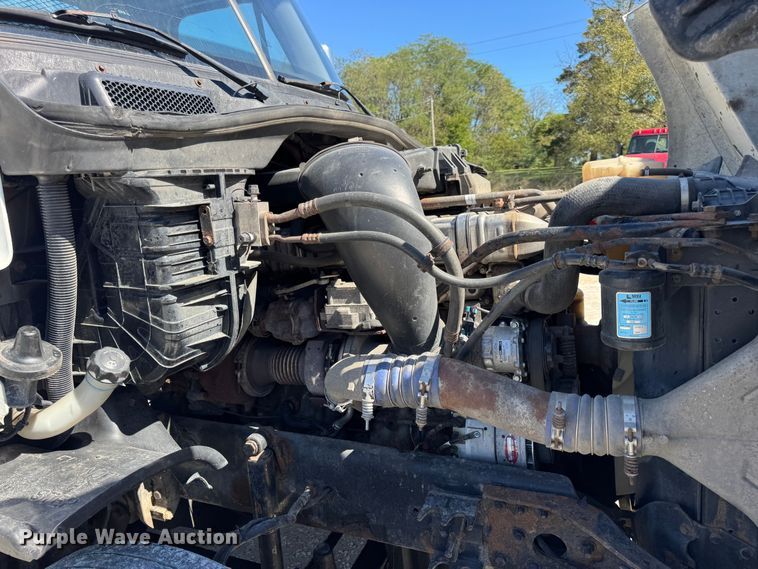 image for item DO2296 2010 Freightliner Cascadia semi truck