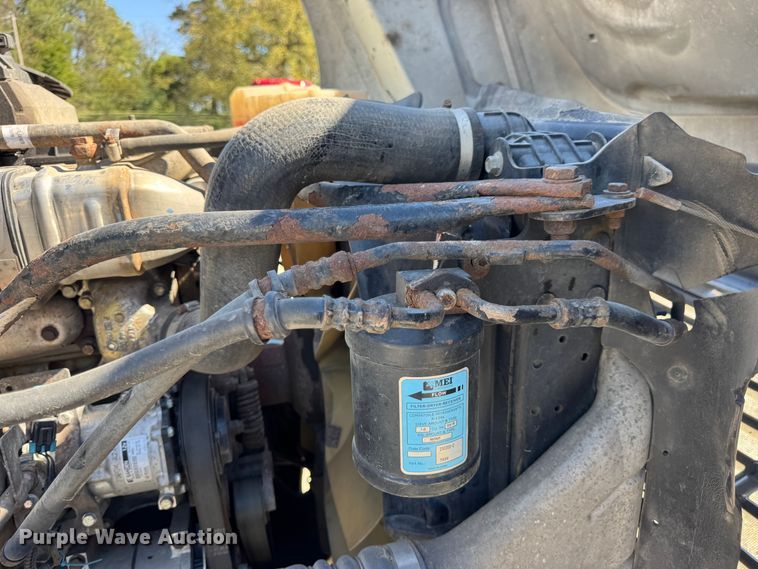 image for item DO2296 2010 Freightliner Cascadia semi truck