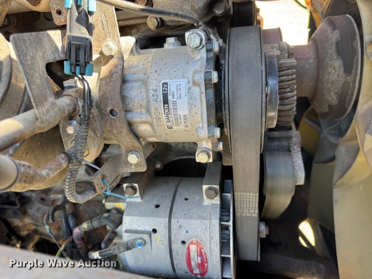 image for item DO2296 2010 Freightliner Cascadia semi truck