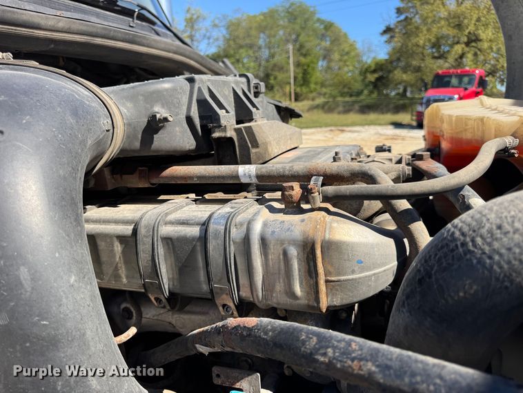 image for item DO2296 2010 Freightliner Cascadia semi truck