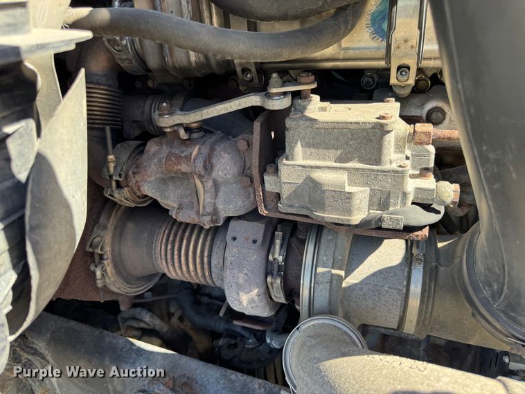 image for item DO2296 2010 Freightliner Cascadia semi truck