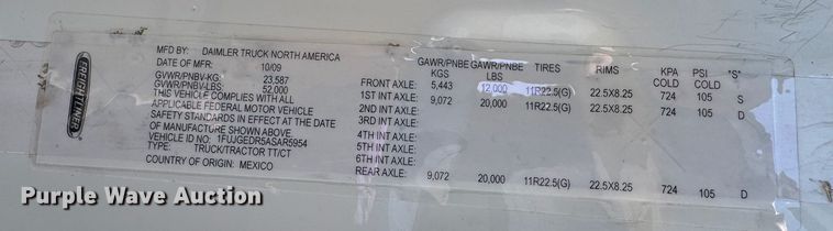 image for item DO2296 2010 Freightliner Cascadia semi truck